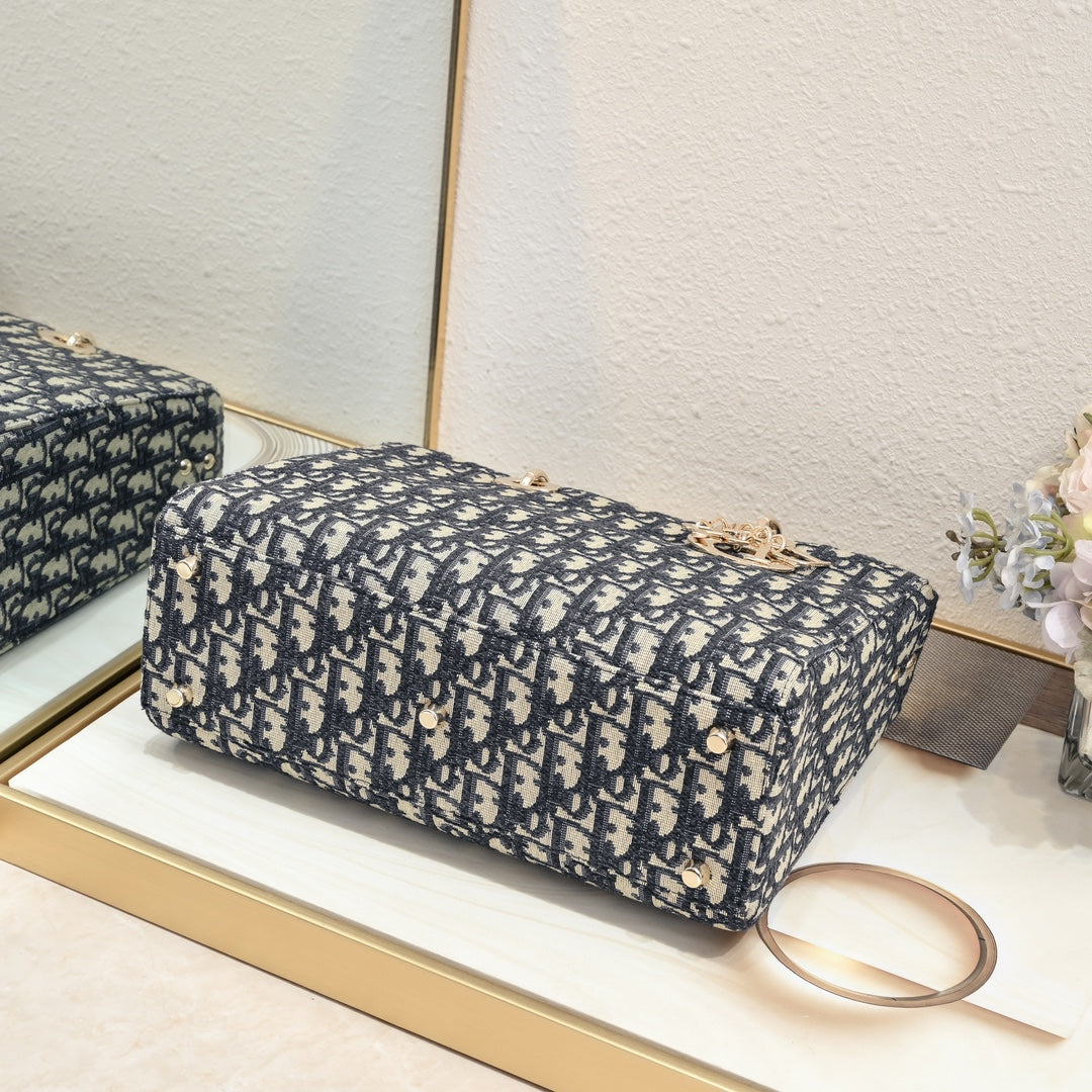 1XD439BDE Stylish embroidery bag