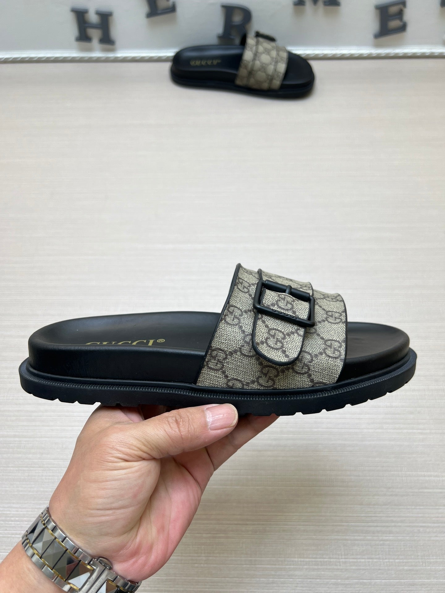 54B90ZDE Stylish slippers