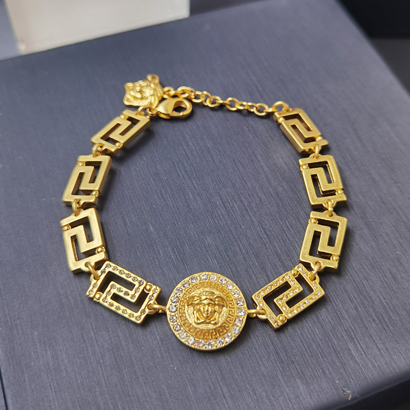 3V466XDE Stylish Bracelets