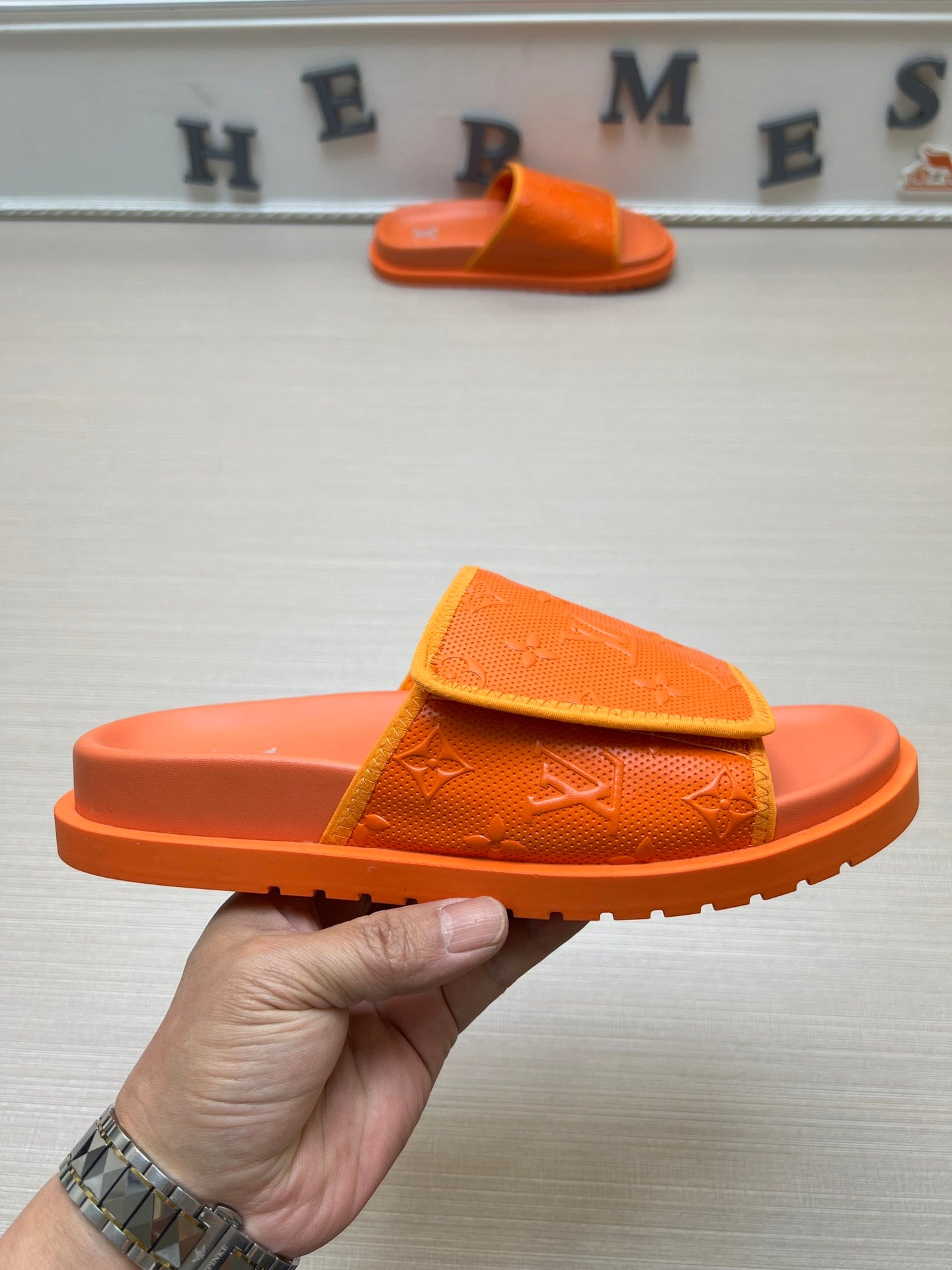 54E112ZDE Stylish slippers