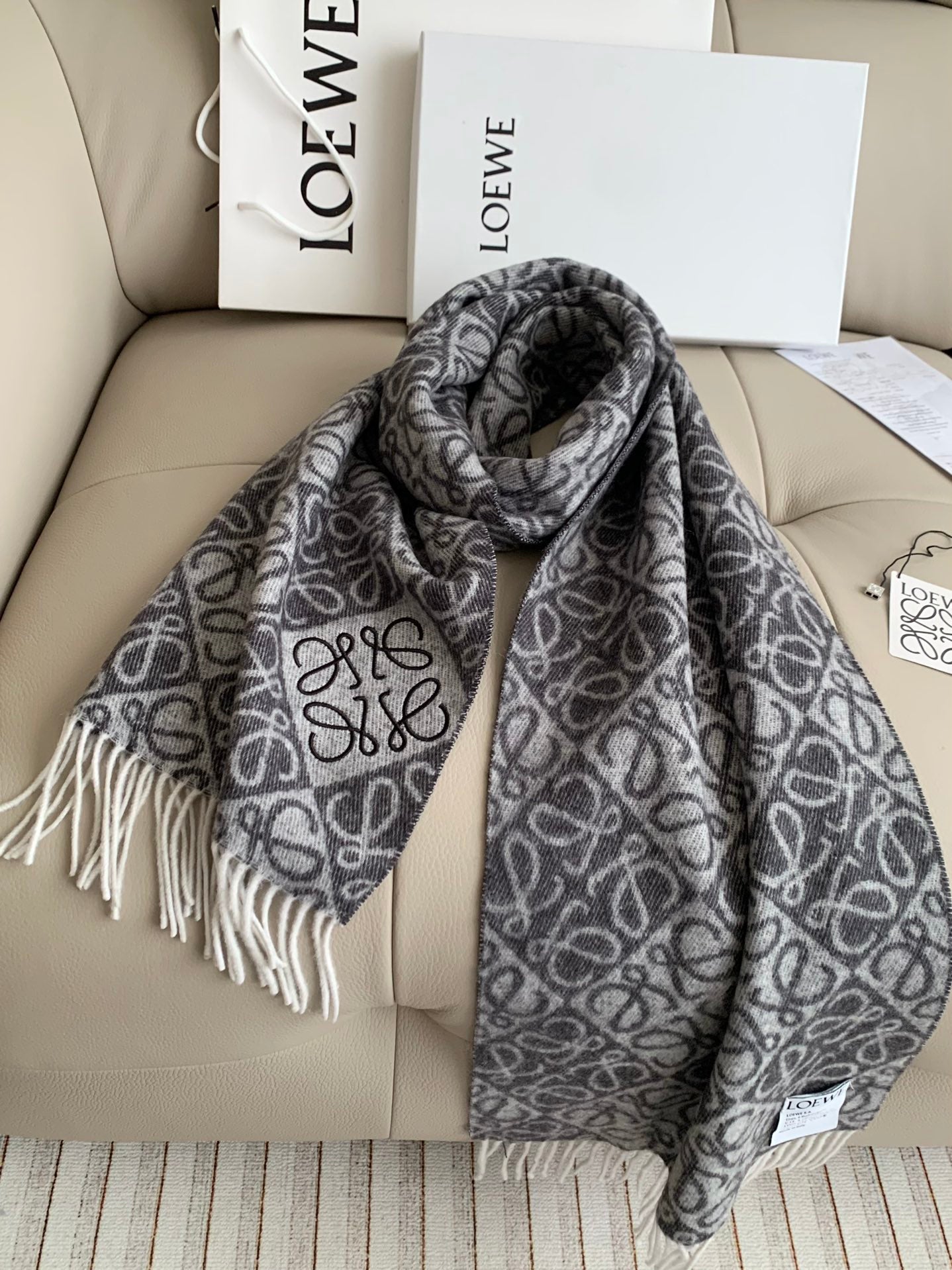 185RA64WDE Stylish Winter Scarves