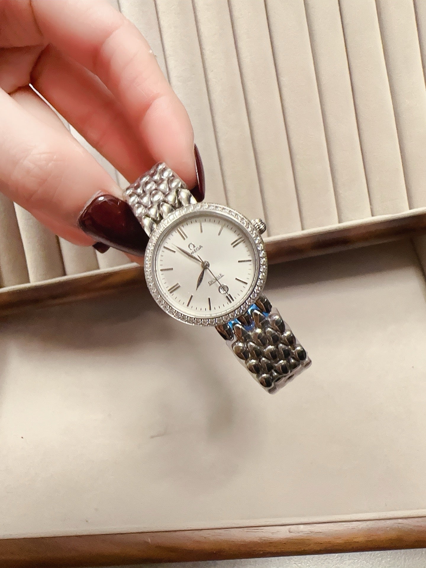 255RA35LDE Stylish Watches