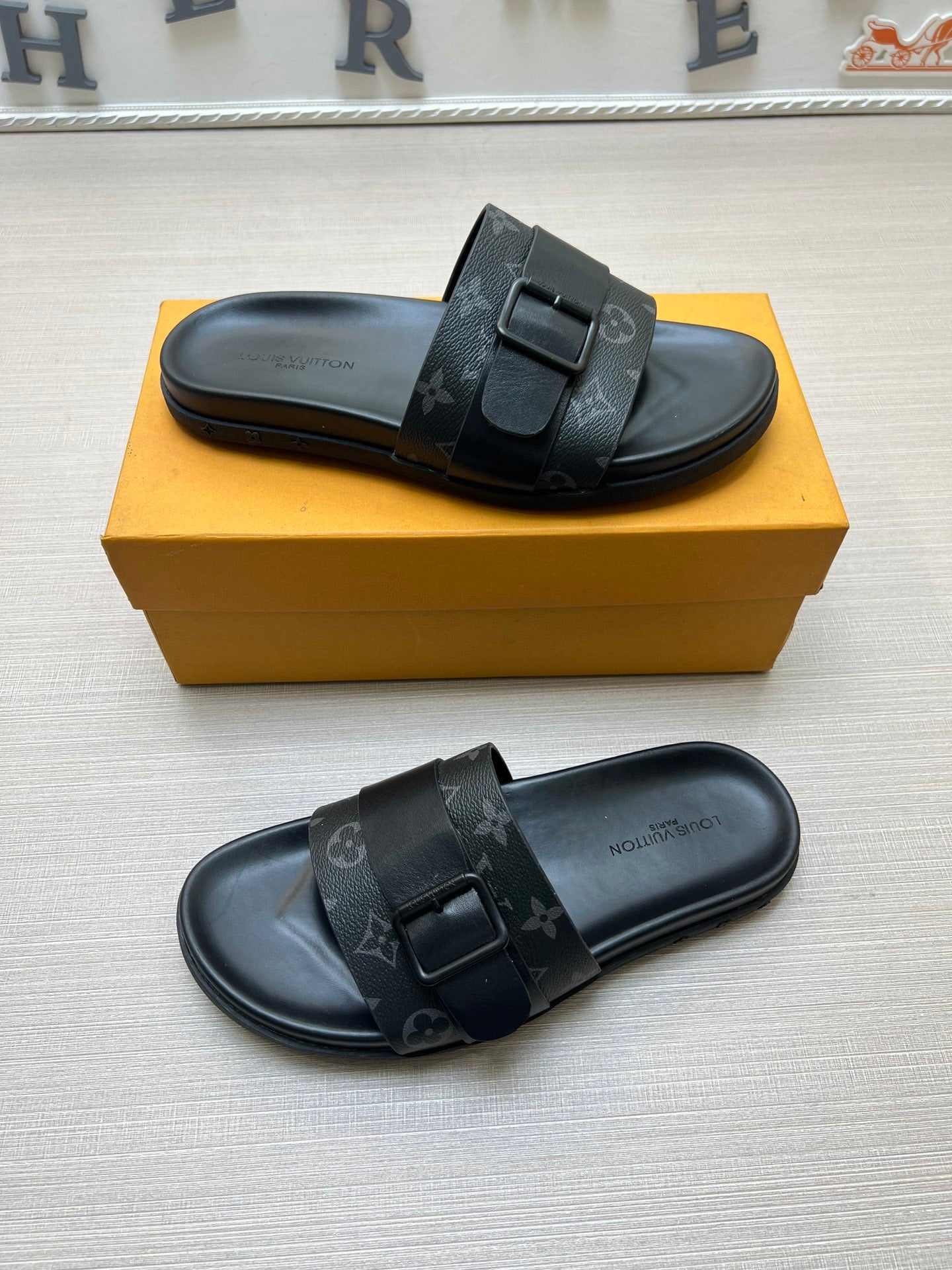 54E111ZDE Stylish slippers