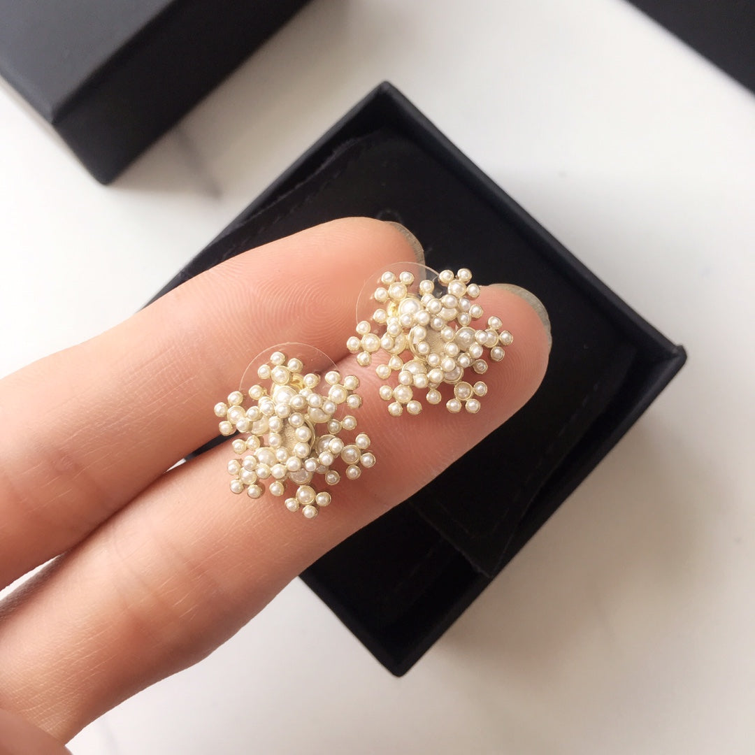 14C53EDE Stylish Earrings