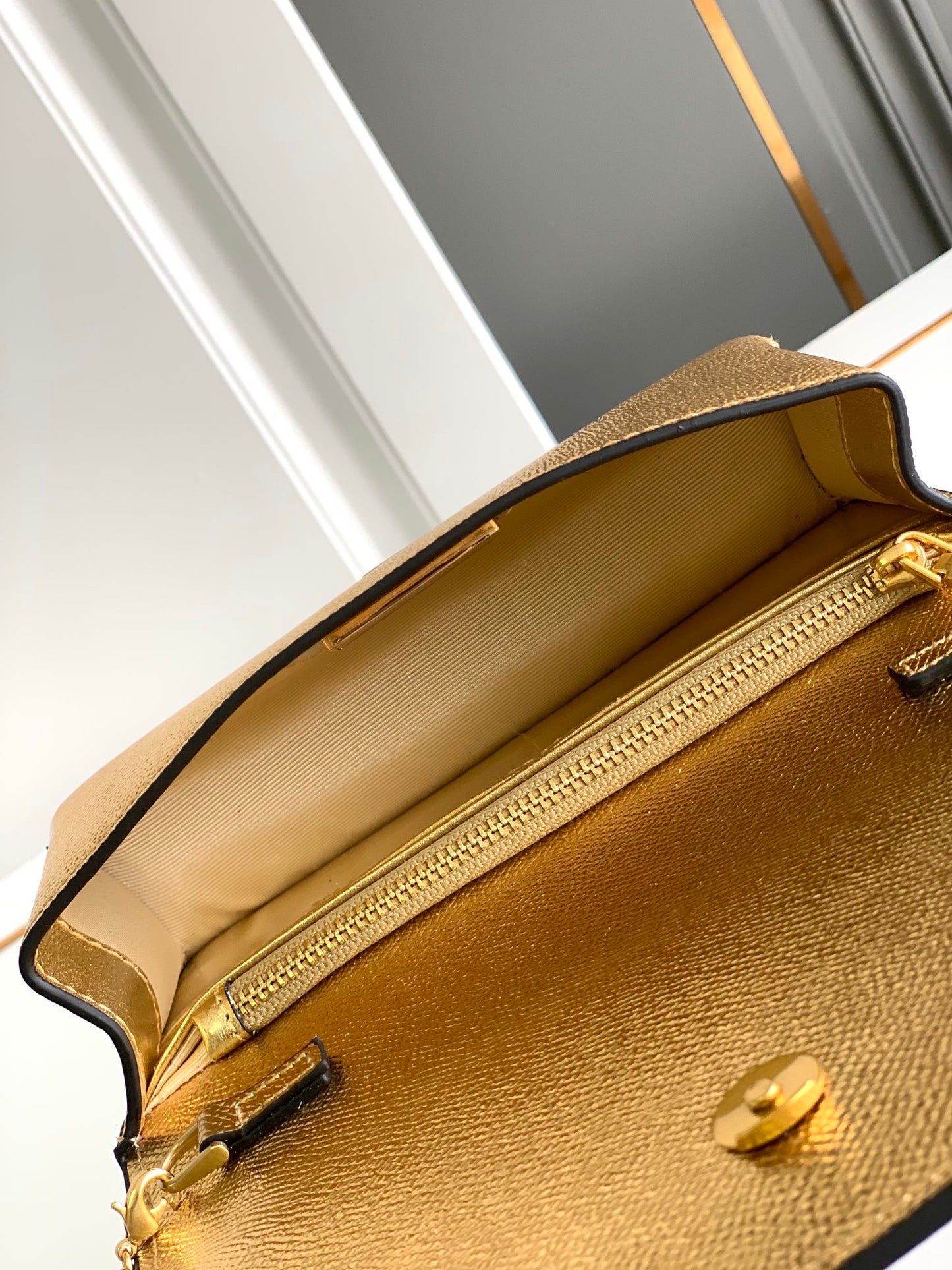 1XVL272BDE Stylish leather bag 