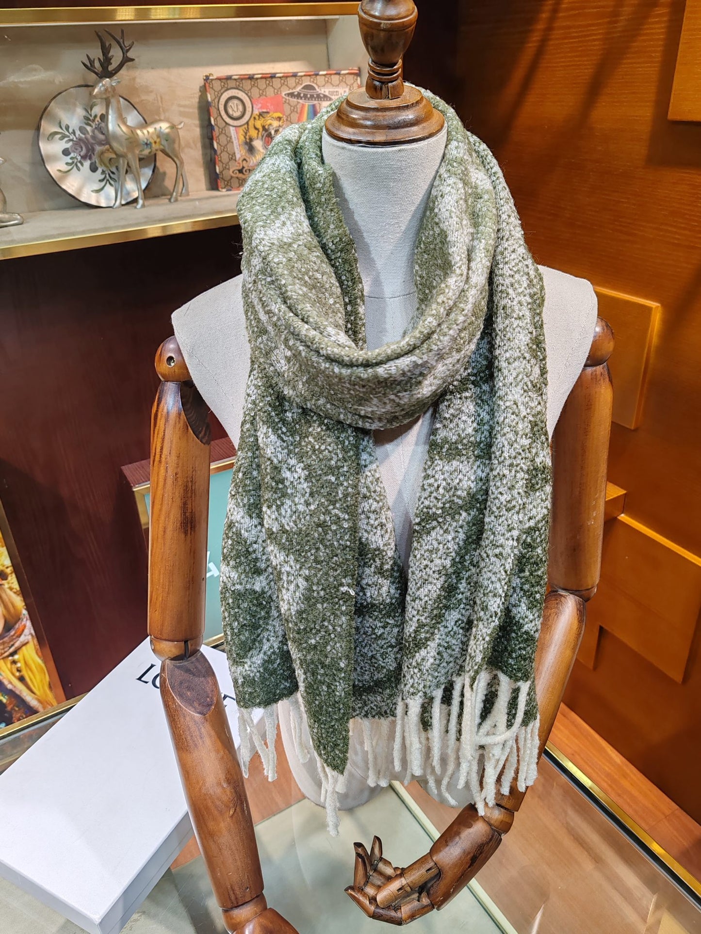 185ZA31WDE Stylish Winter Scarves