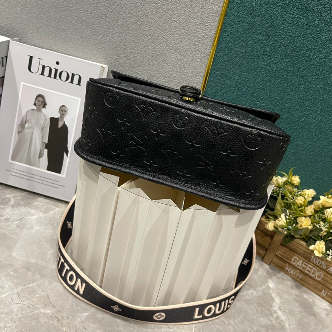 2XE318BDE Stylish leather bag 