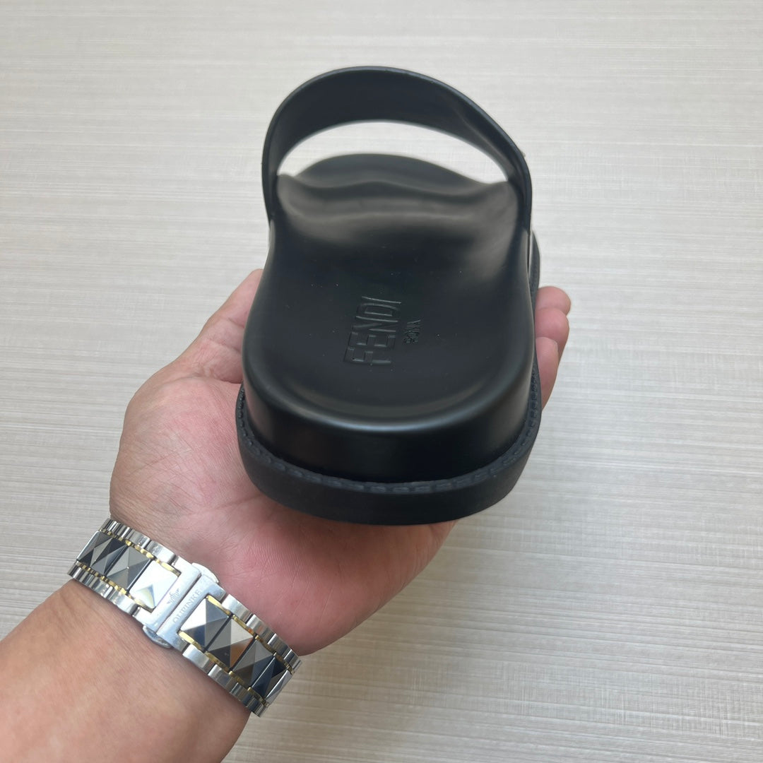 54F120ZDE Stylish slippers