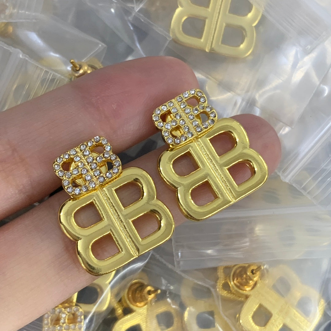 84J12EDE Stylish Earrings