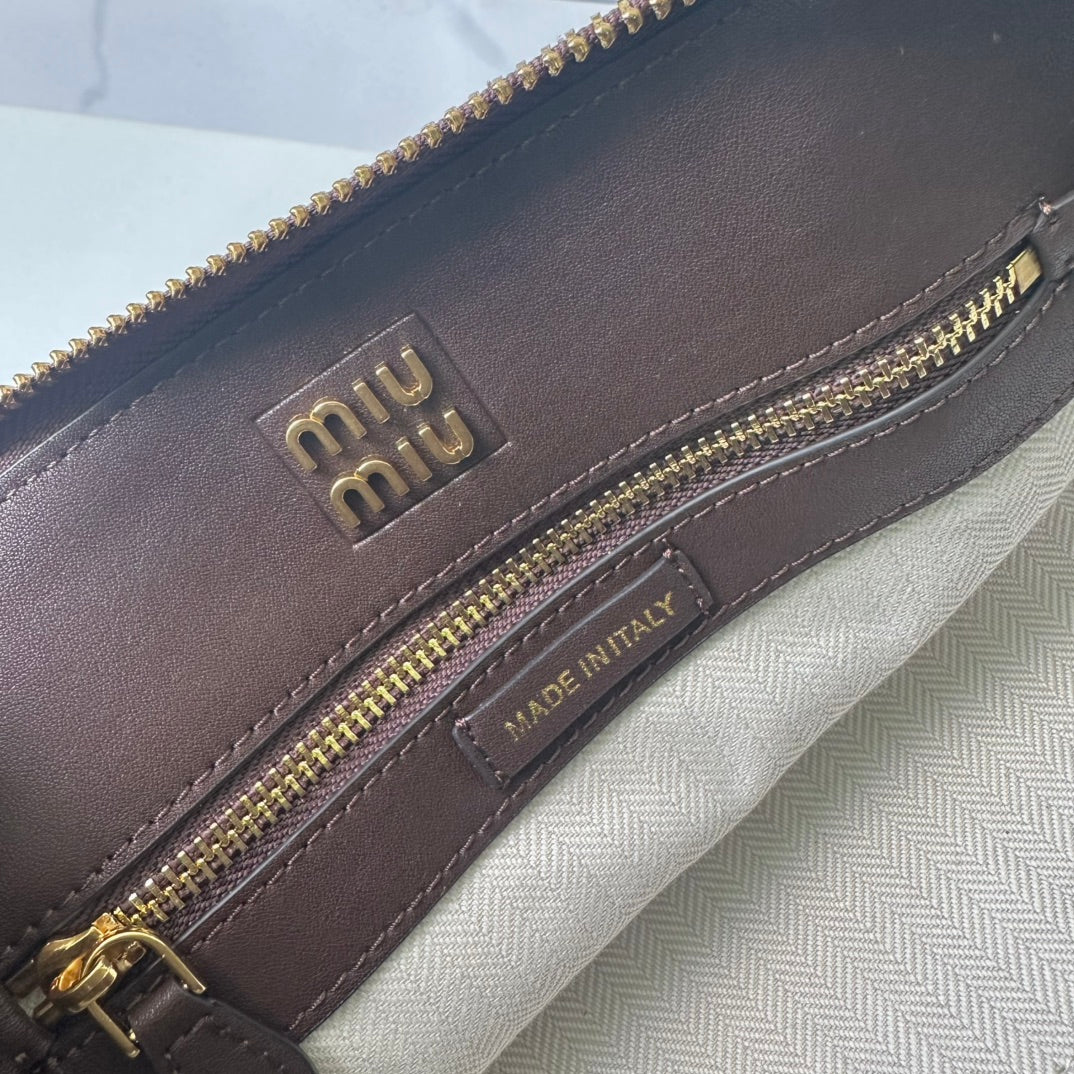 15RA40BDE Stylish leather bag