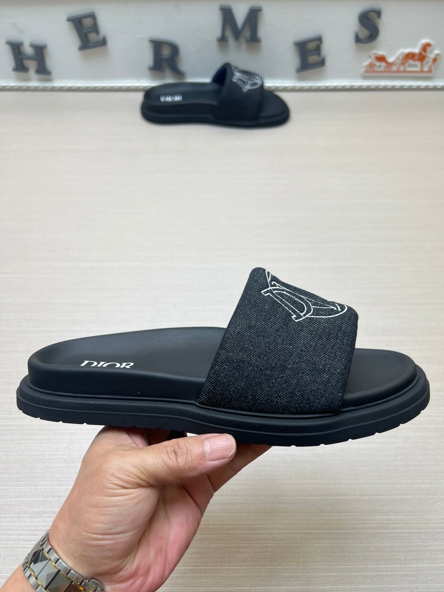 54D168ZDE Stylish leather slippers