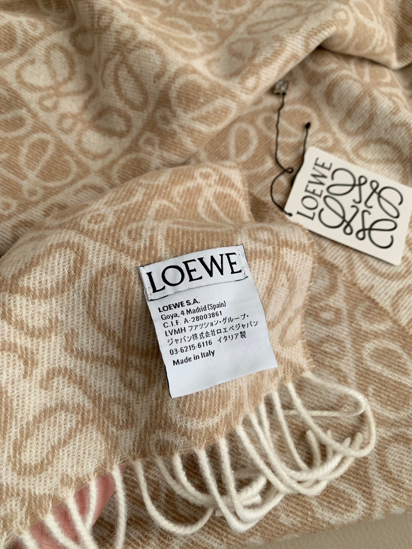 185RA64WDE Stylish Winter Scarves