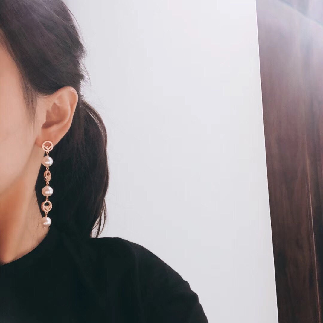 14F407EDE Stylish Earrings