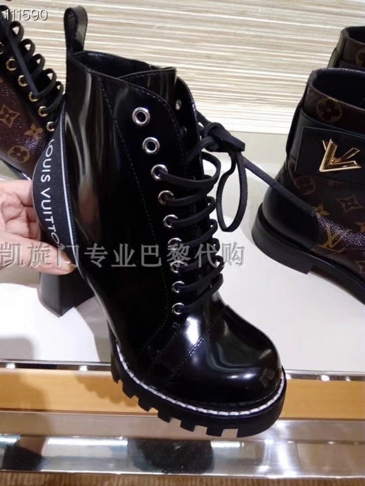 2E02ZDE Stylish Boots