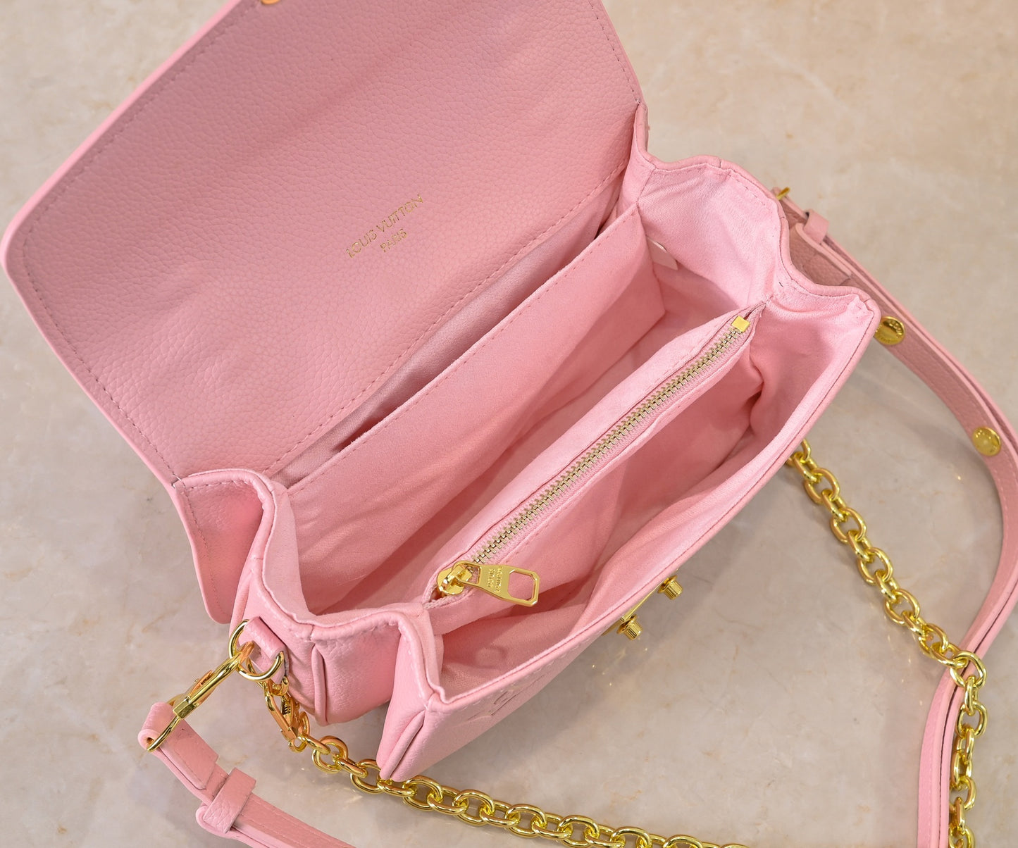 155NE38BDE Stylish leather bag