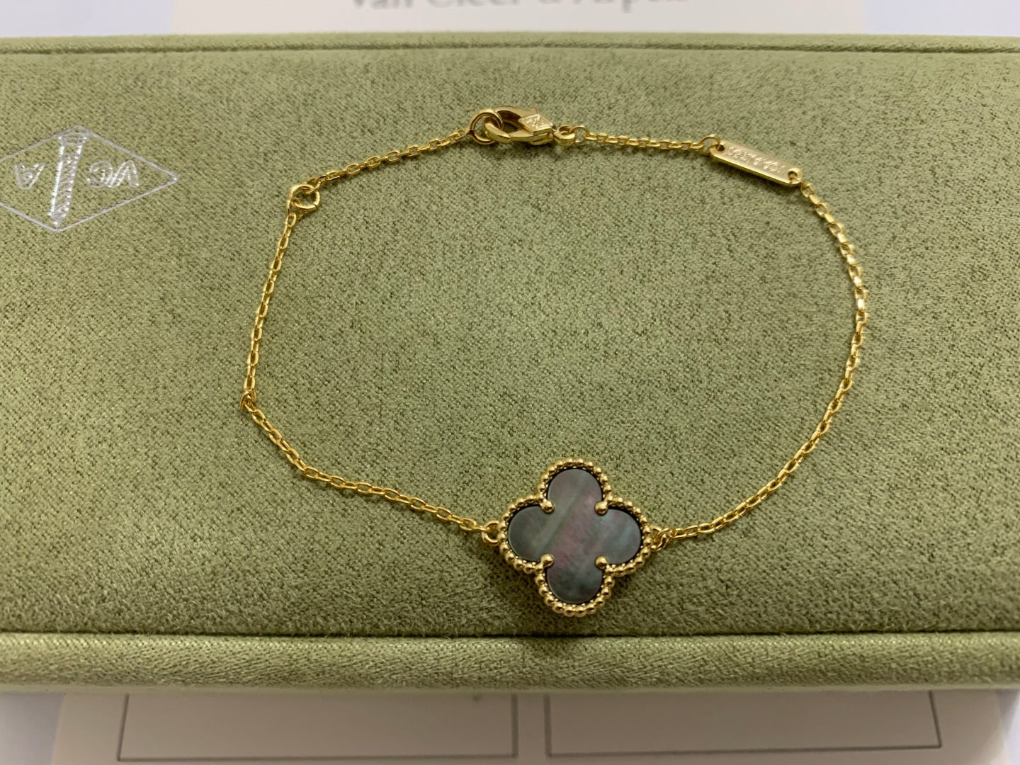 5XVA187KDE Stylish1 flower bracelet