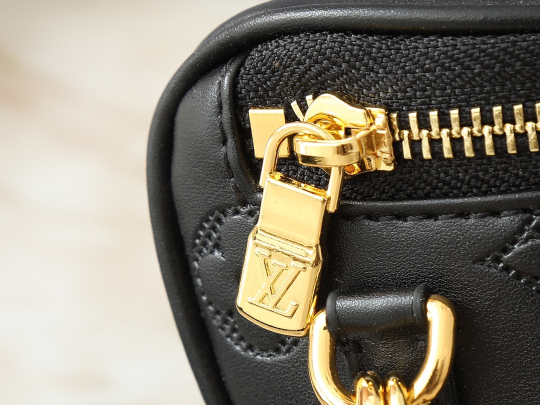 155NE59BDE Stylish leather bag