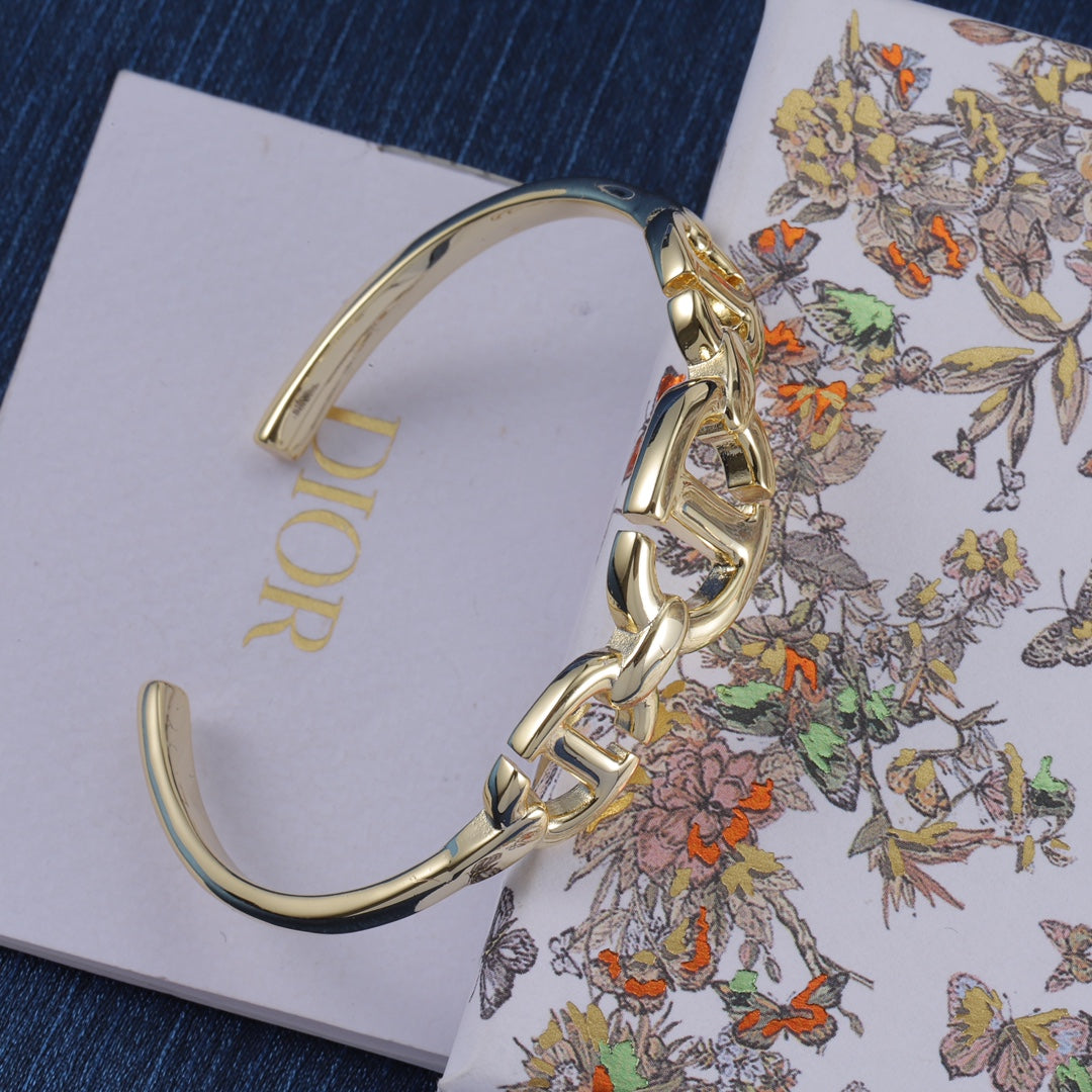 14D1067KDE Stylish Bracelets