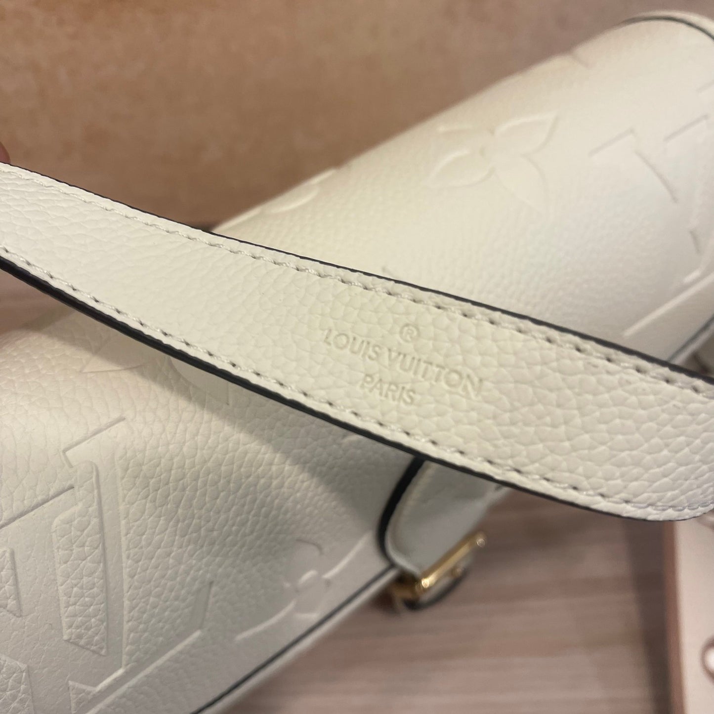 2XE028BDE Stylish leather bag 