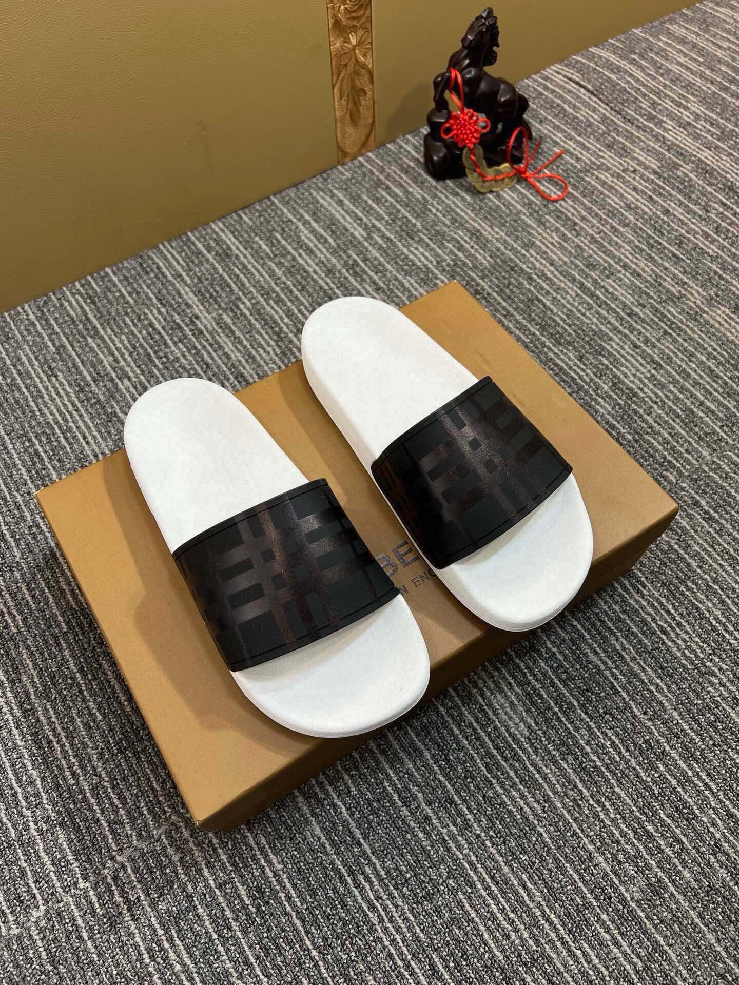 535ZR261ZDE Stylish Slippers