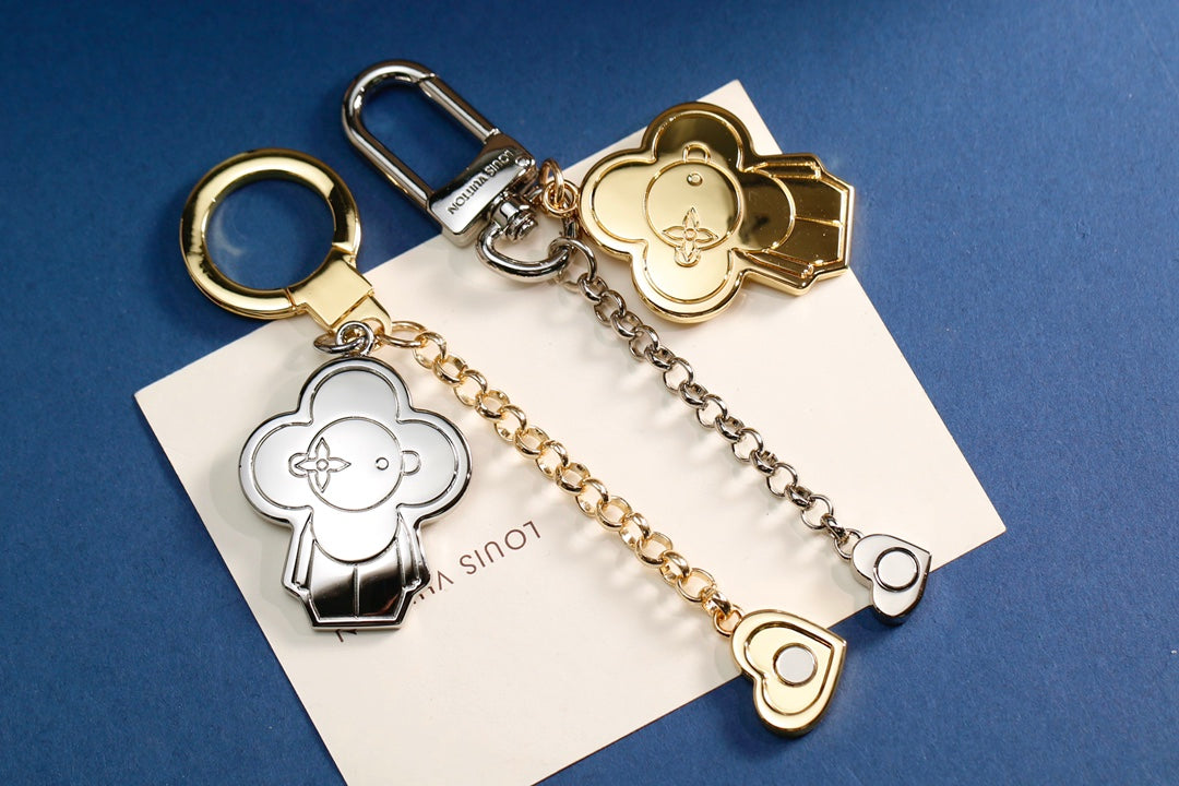 14E87ADE Stylish key closure