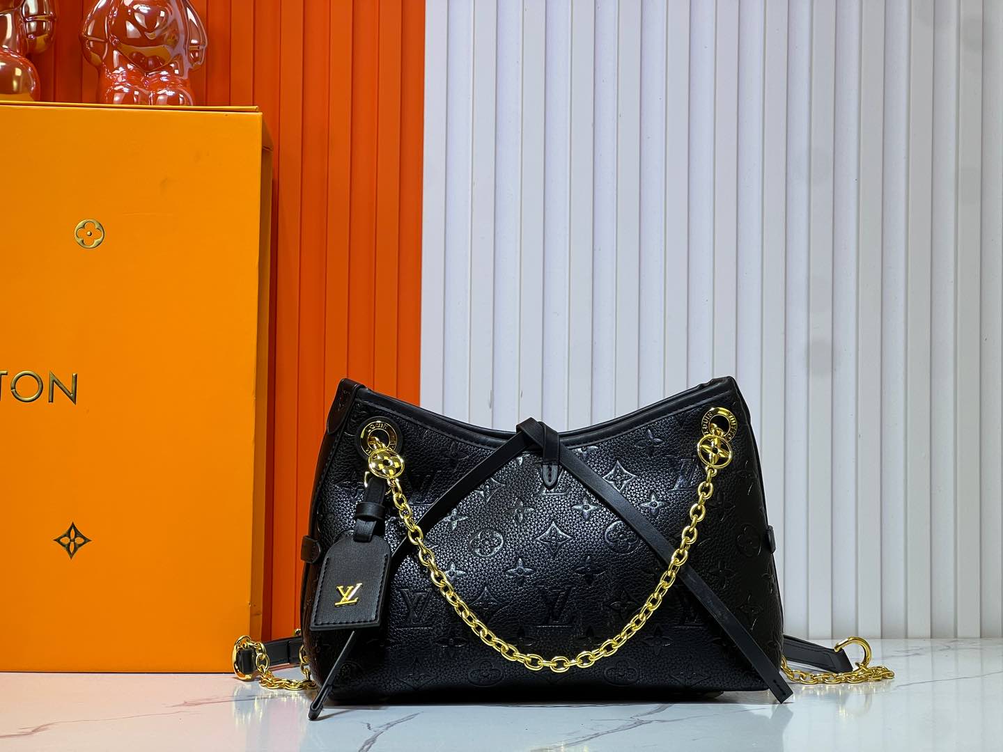 2WE33BDE Stylish leather bag