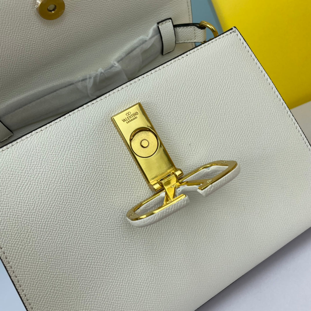 1XVL30BDE Stylish leather bag 