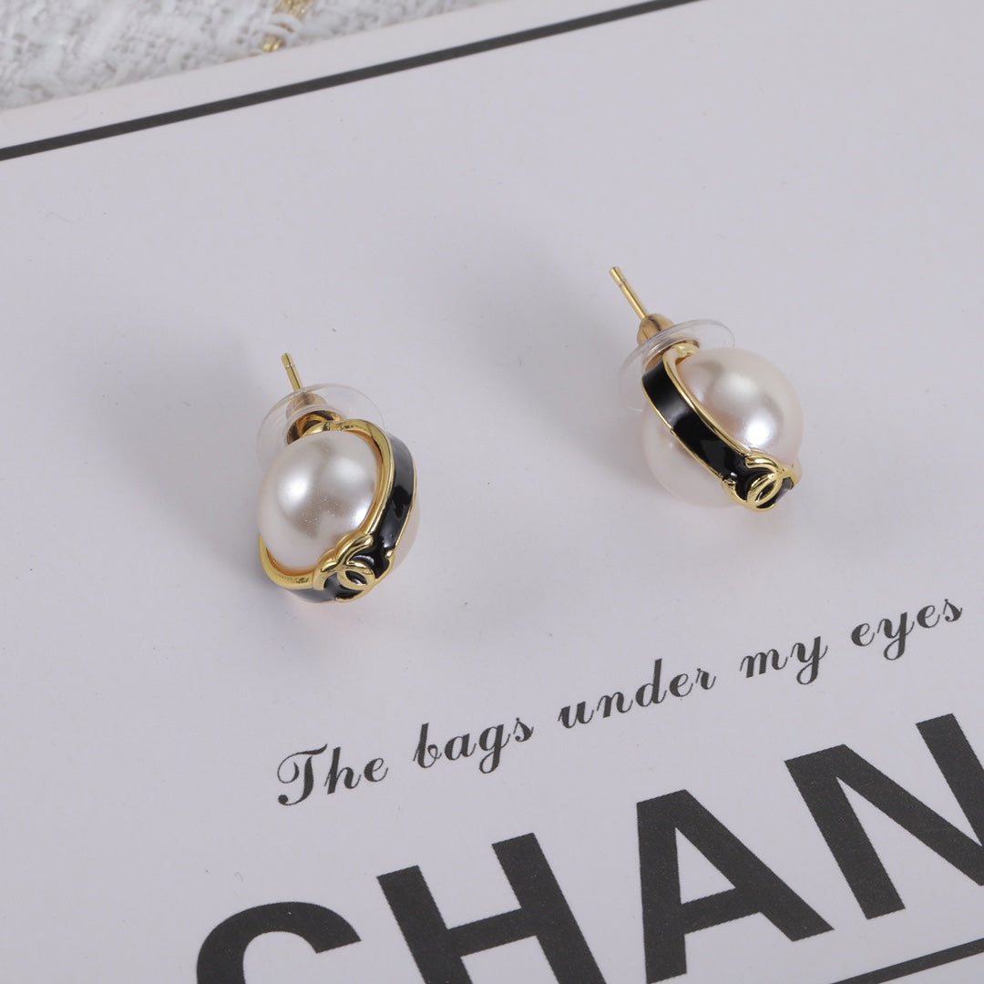 14C369EDE Stylish Earrings