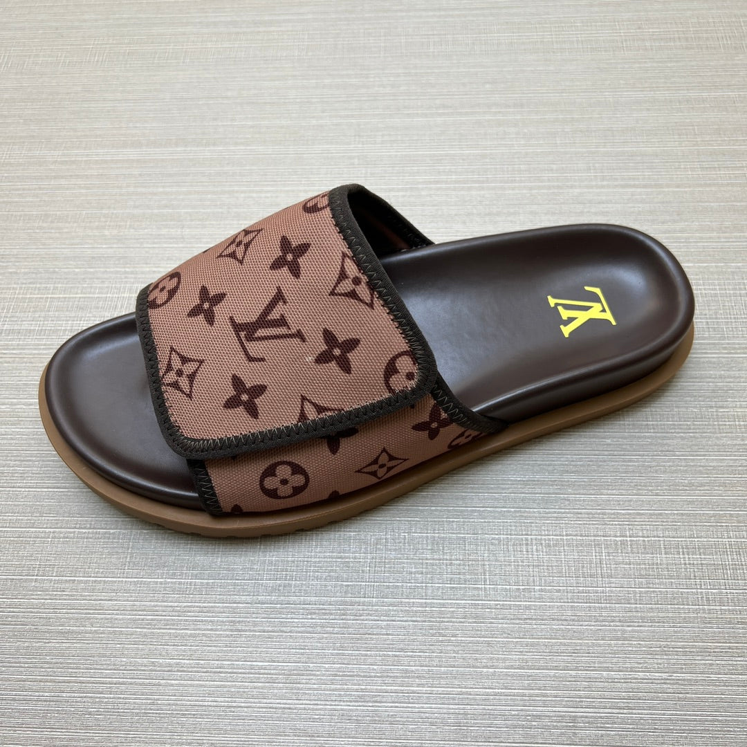 54E14ZDE Stylish slippers