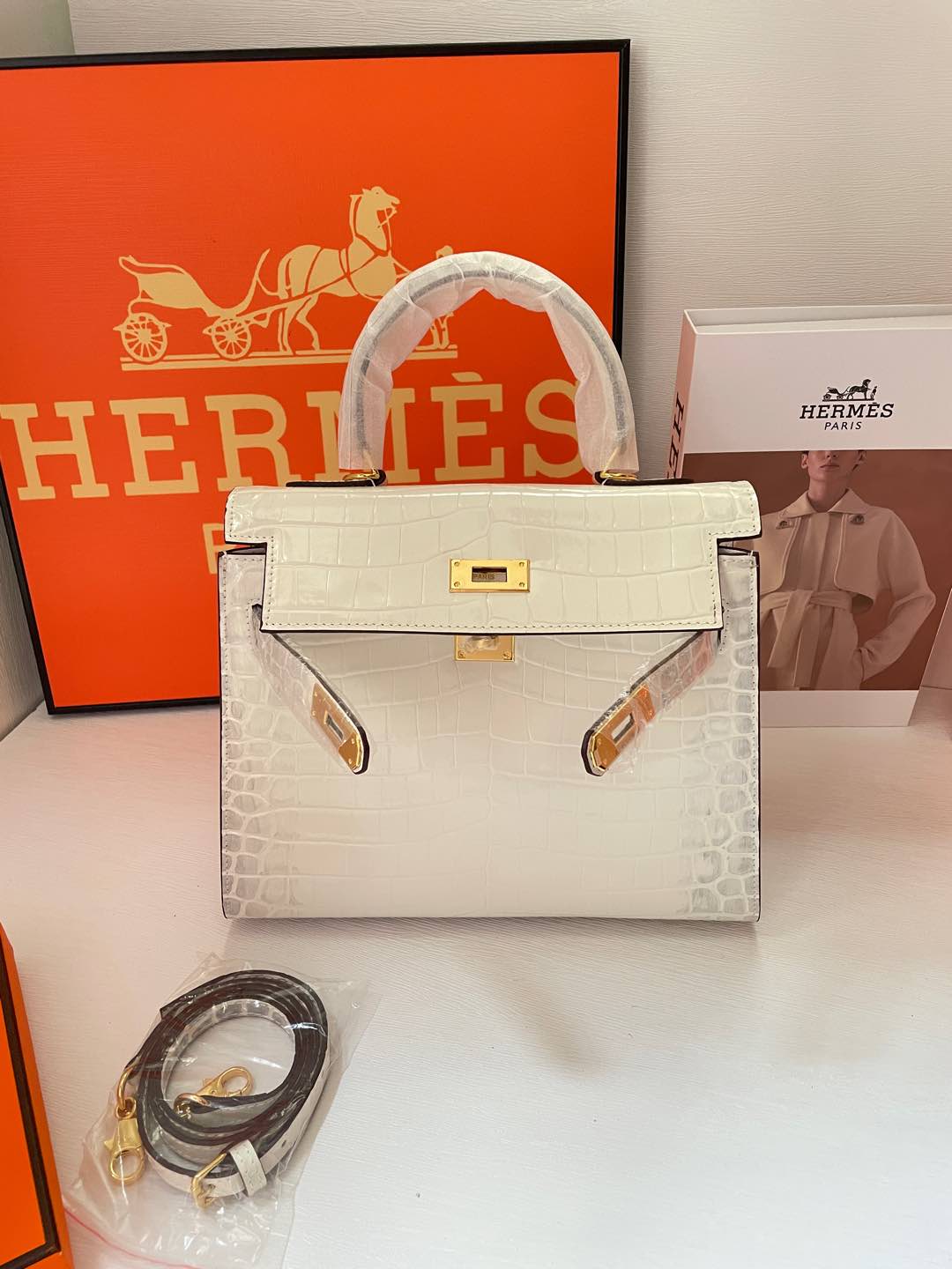 2WH28BDE Stylish leather bag