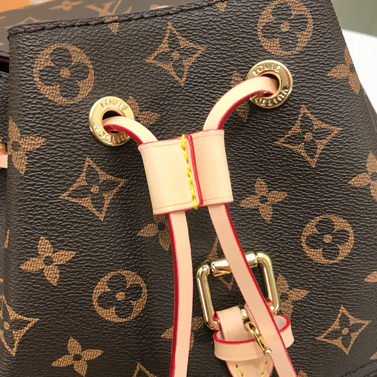 2E72BDE Stylish leather bag 