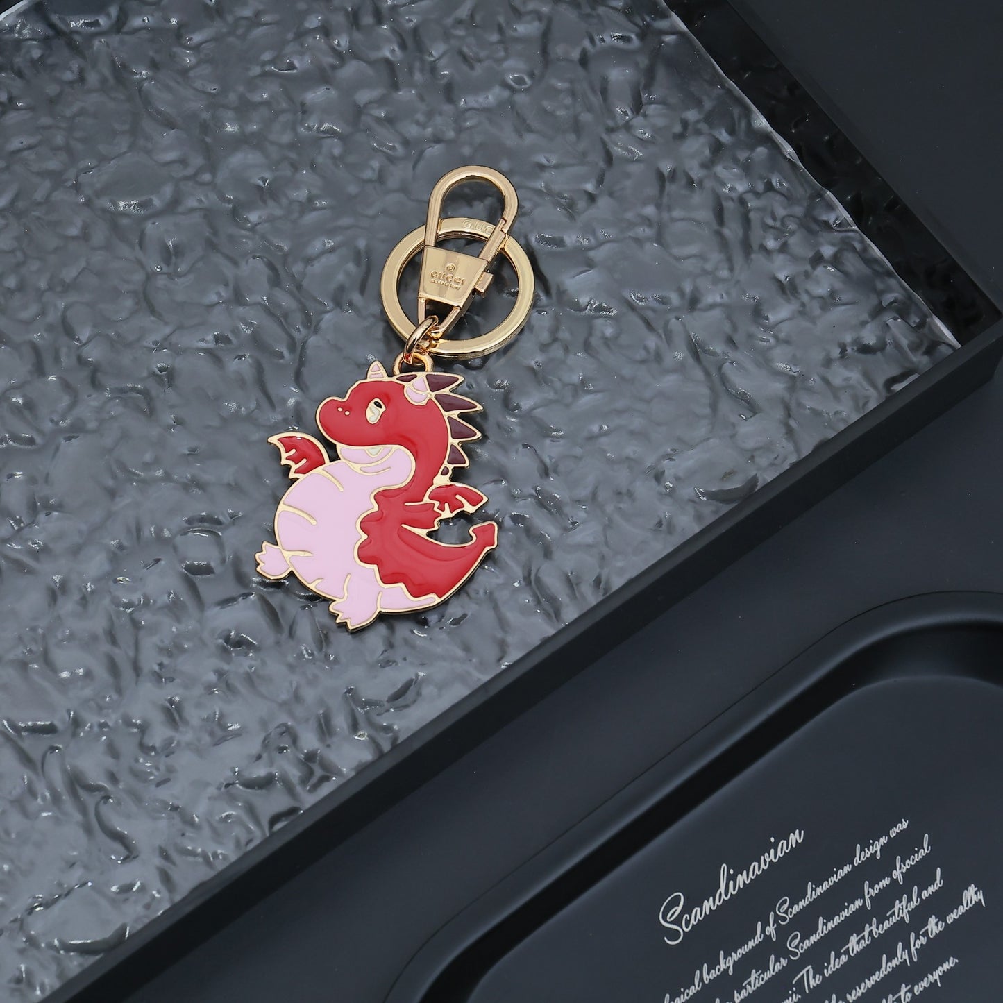 14B19ADE Stylish key closure