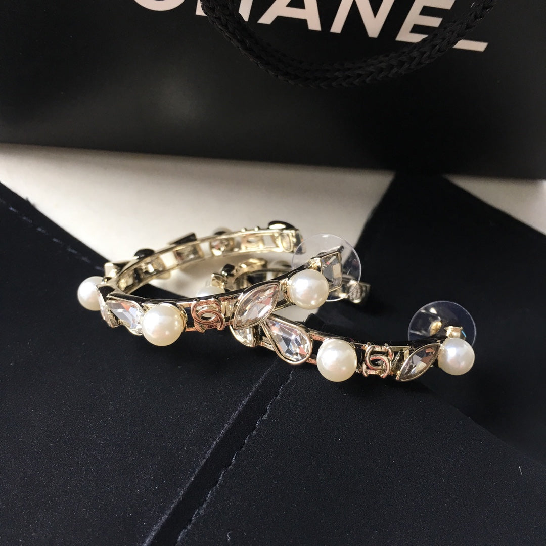 14C115EDE Stylish Earrings