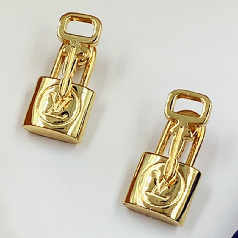 1XE610XDE Stylish Earrings