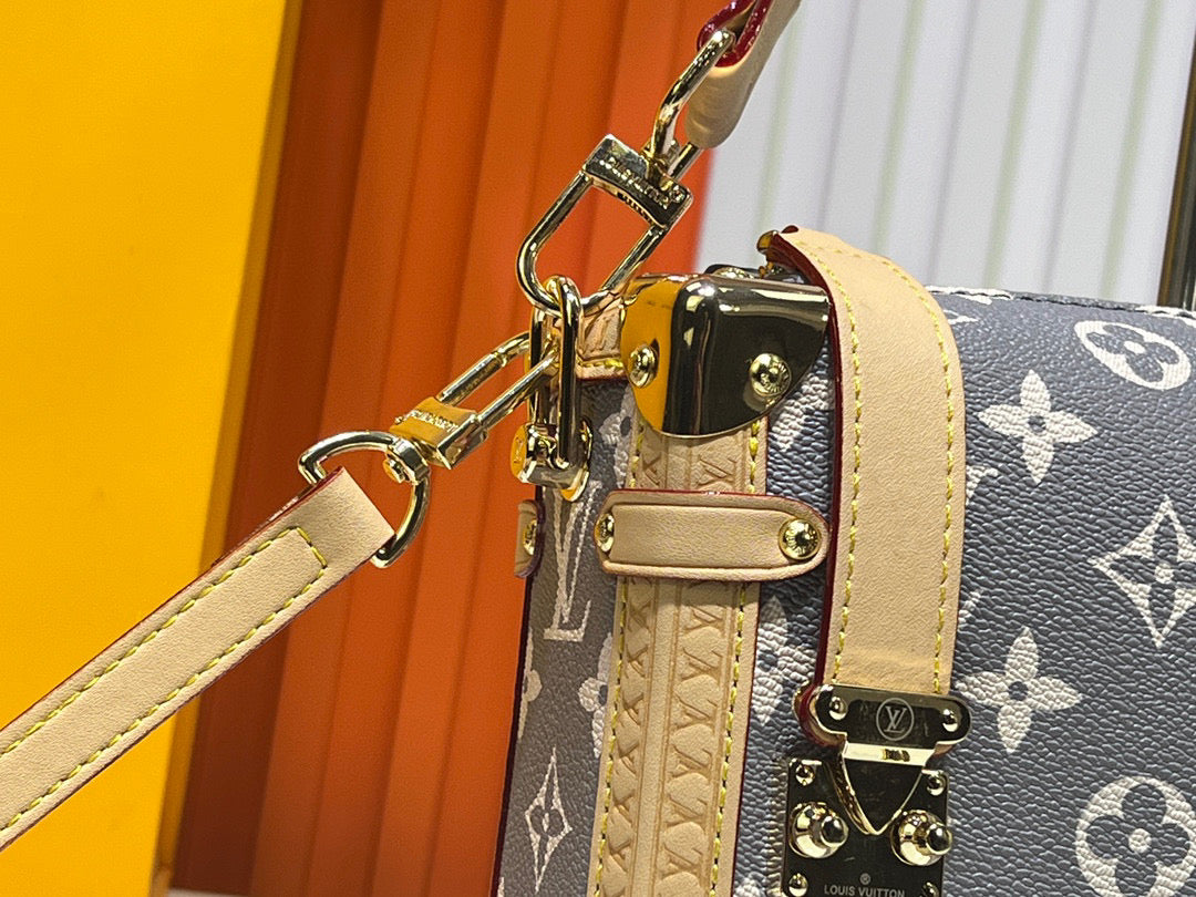 155NE19BDE Stylish leather bag