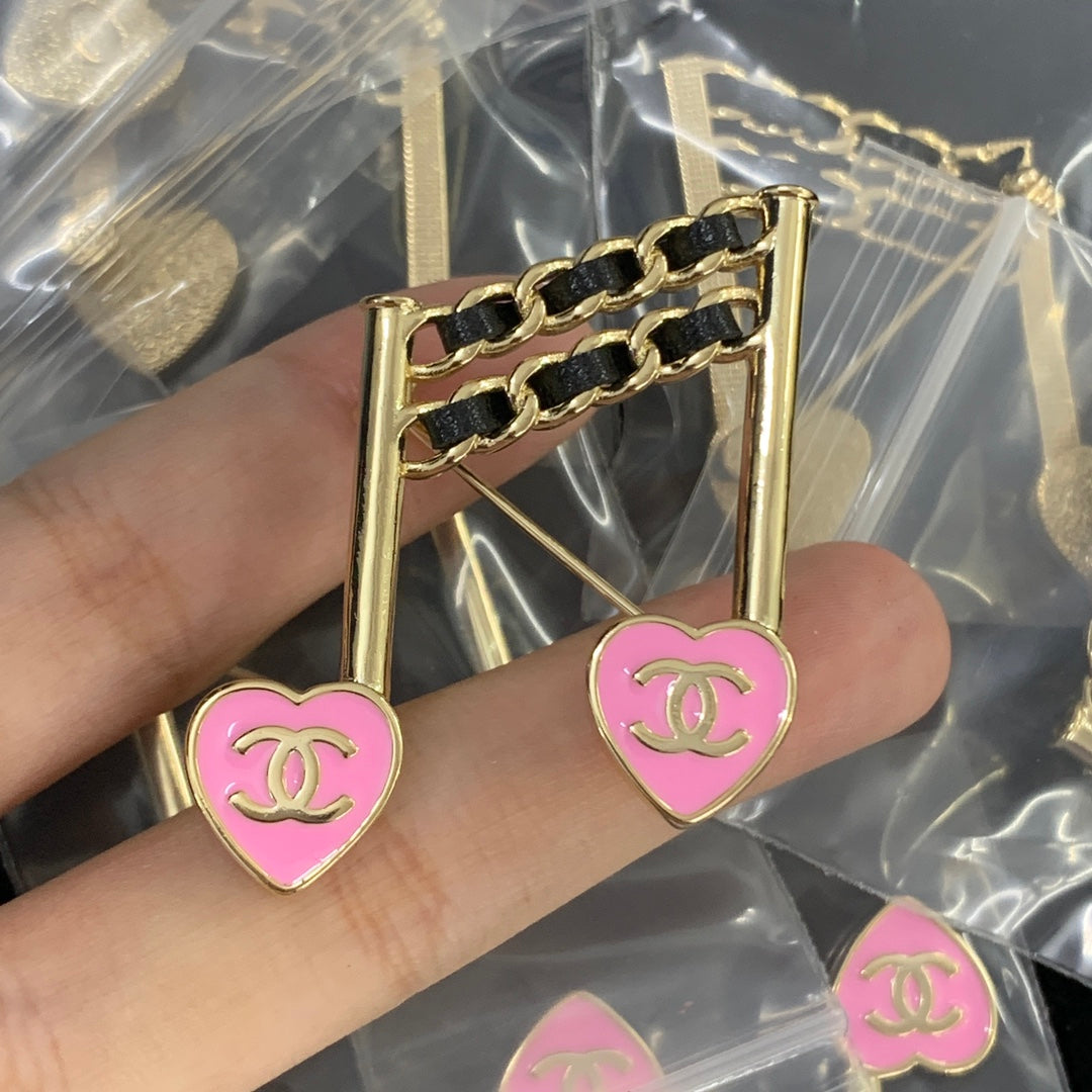 84C6XDE Stylish Brooch
