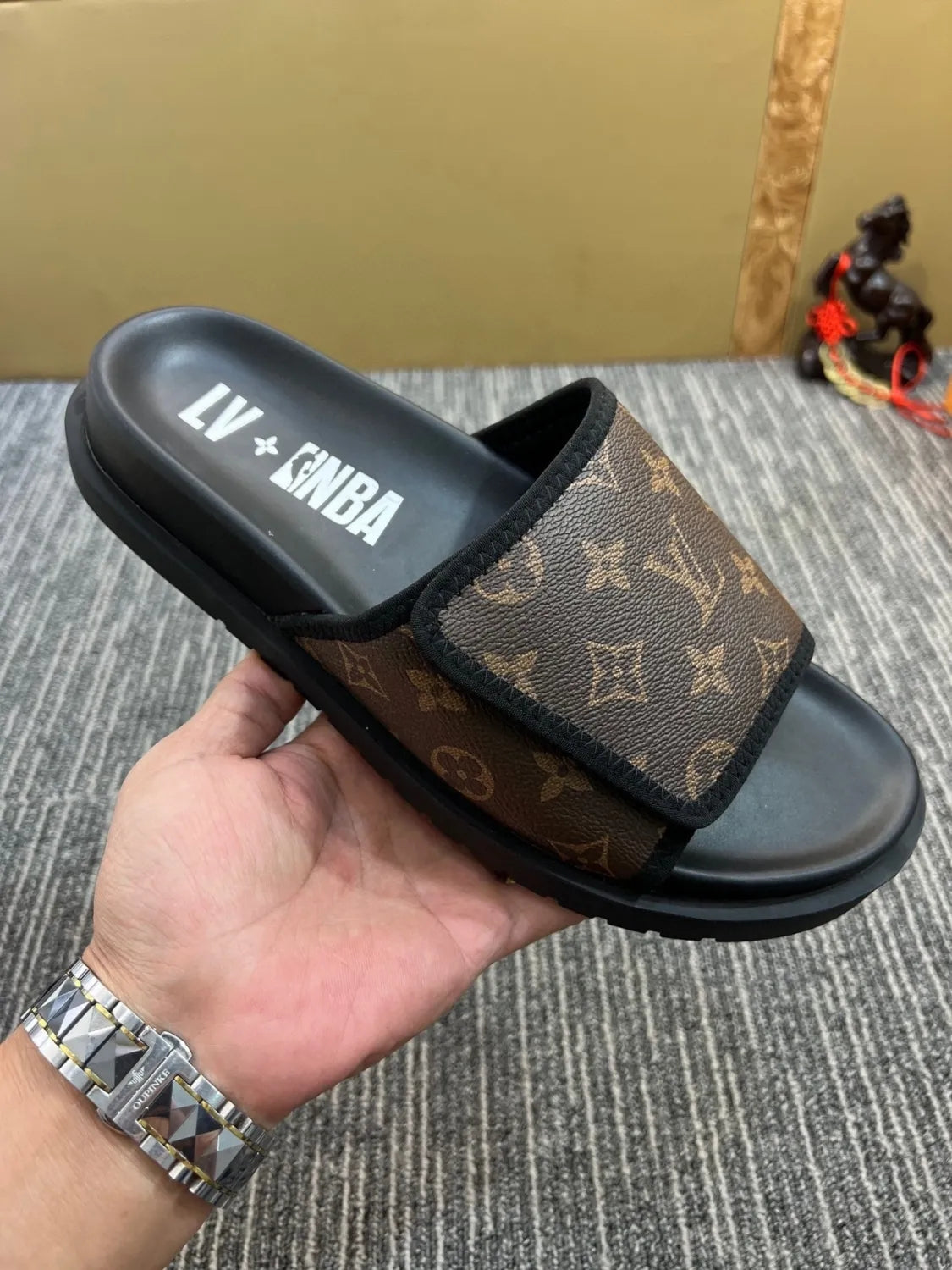 5YE47ZDE Stylish Slippers