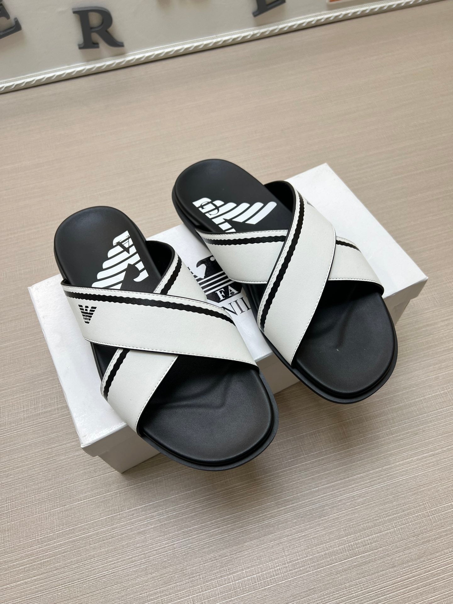 54A103ZDE Stylish slippers