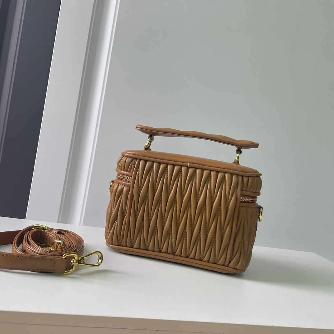 15RA102BDE Stylish leather bag