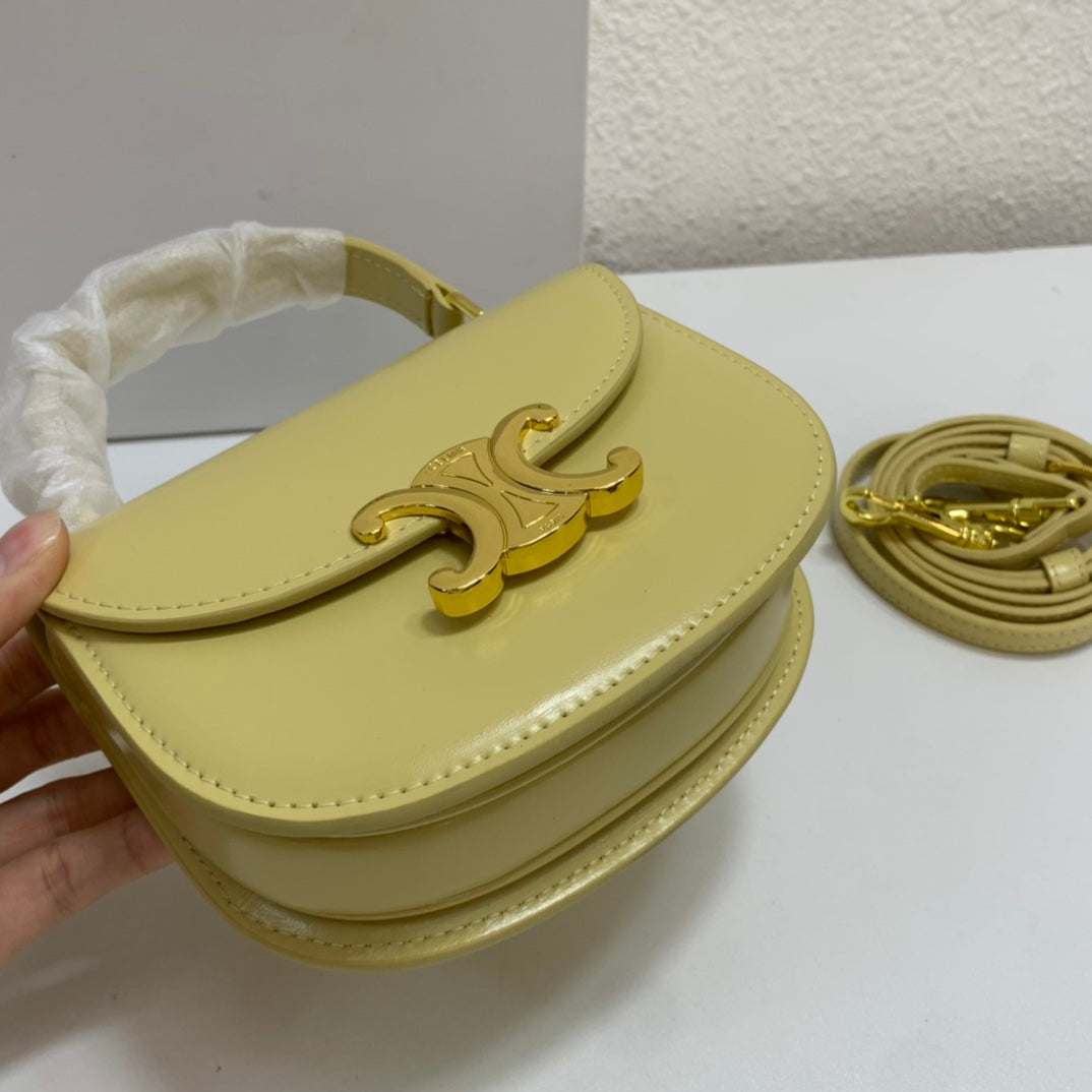 1XCL40BDE Stylish leather bag 