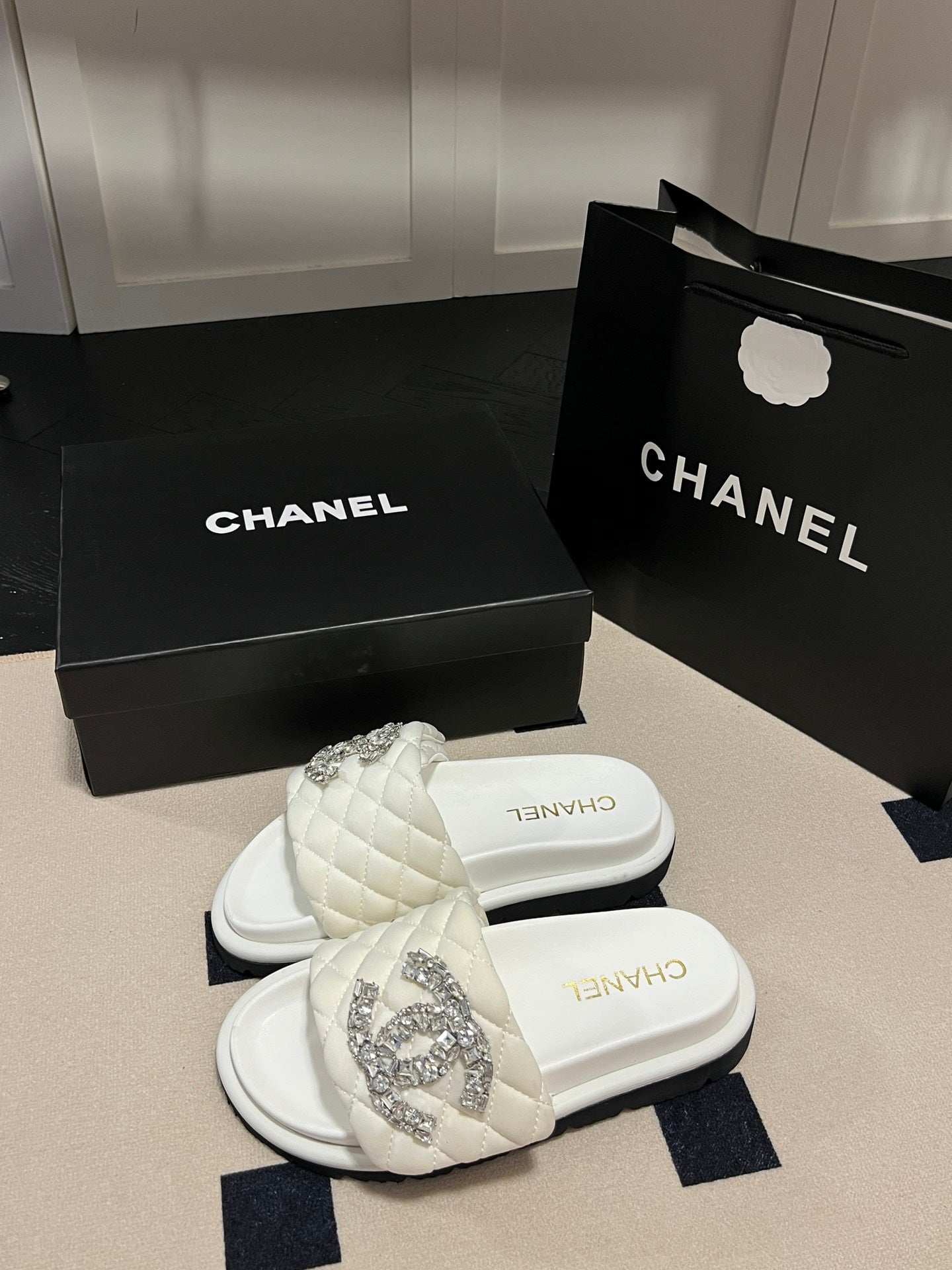 14C93ZDE Stylish Slippers