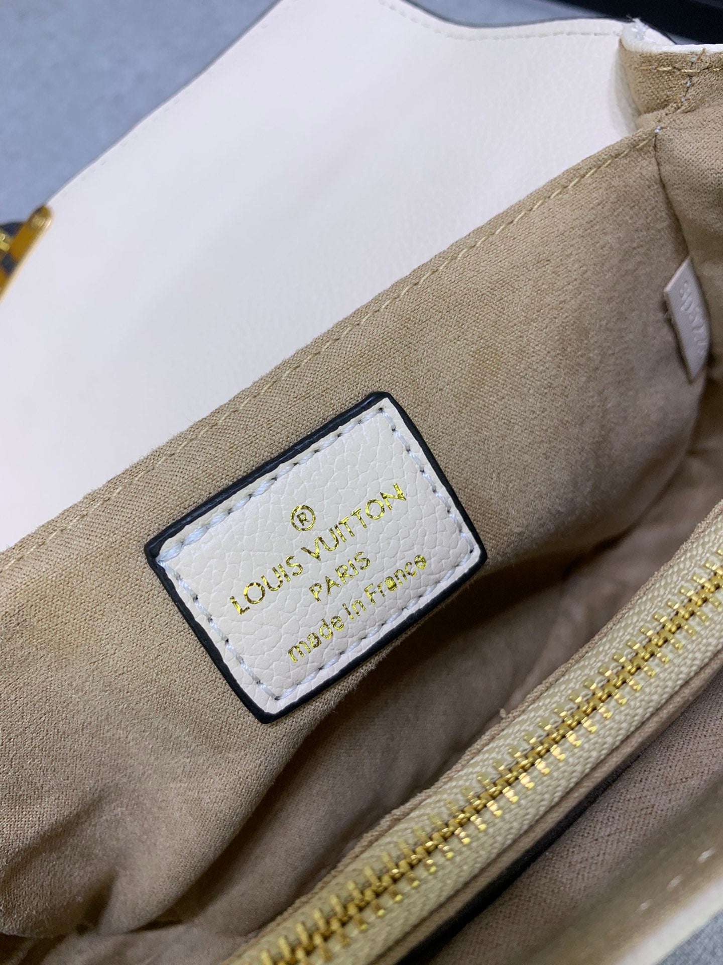 2XE43BDE Stylish leather bag 