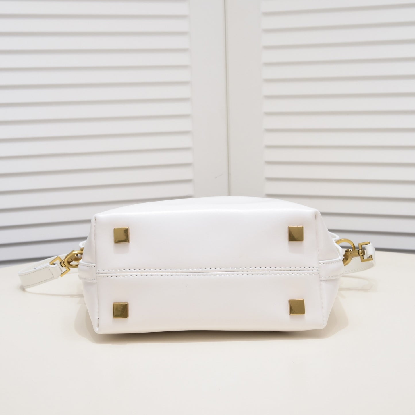 1XSL111BDE Stylish leather bag 