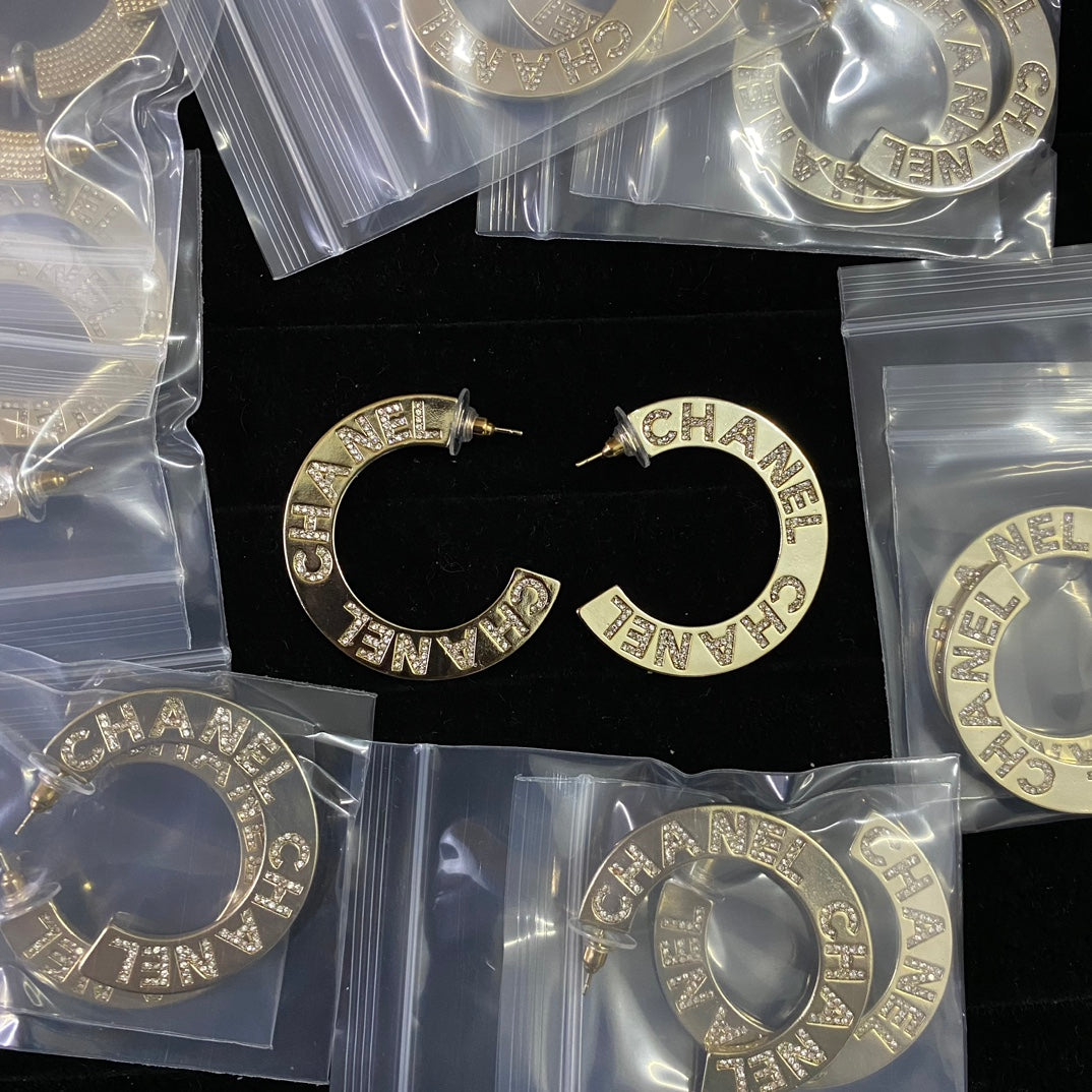 14C215EDE Stylish Earrings