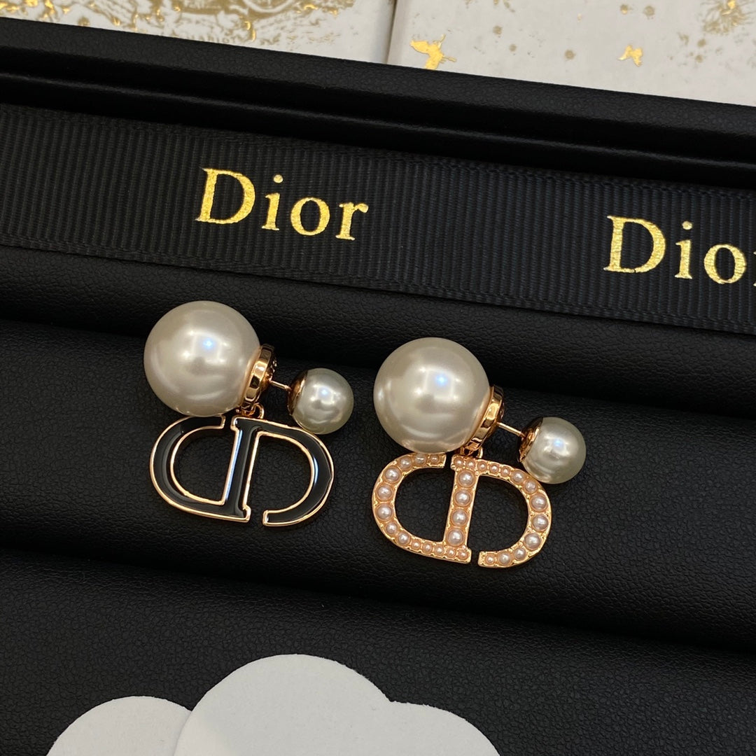 1YD458EDE Stylish Earrings