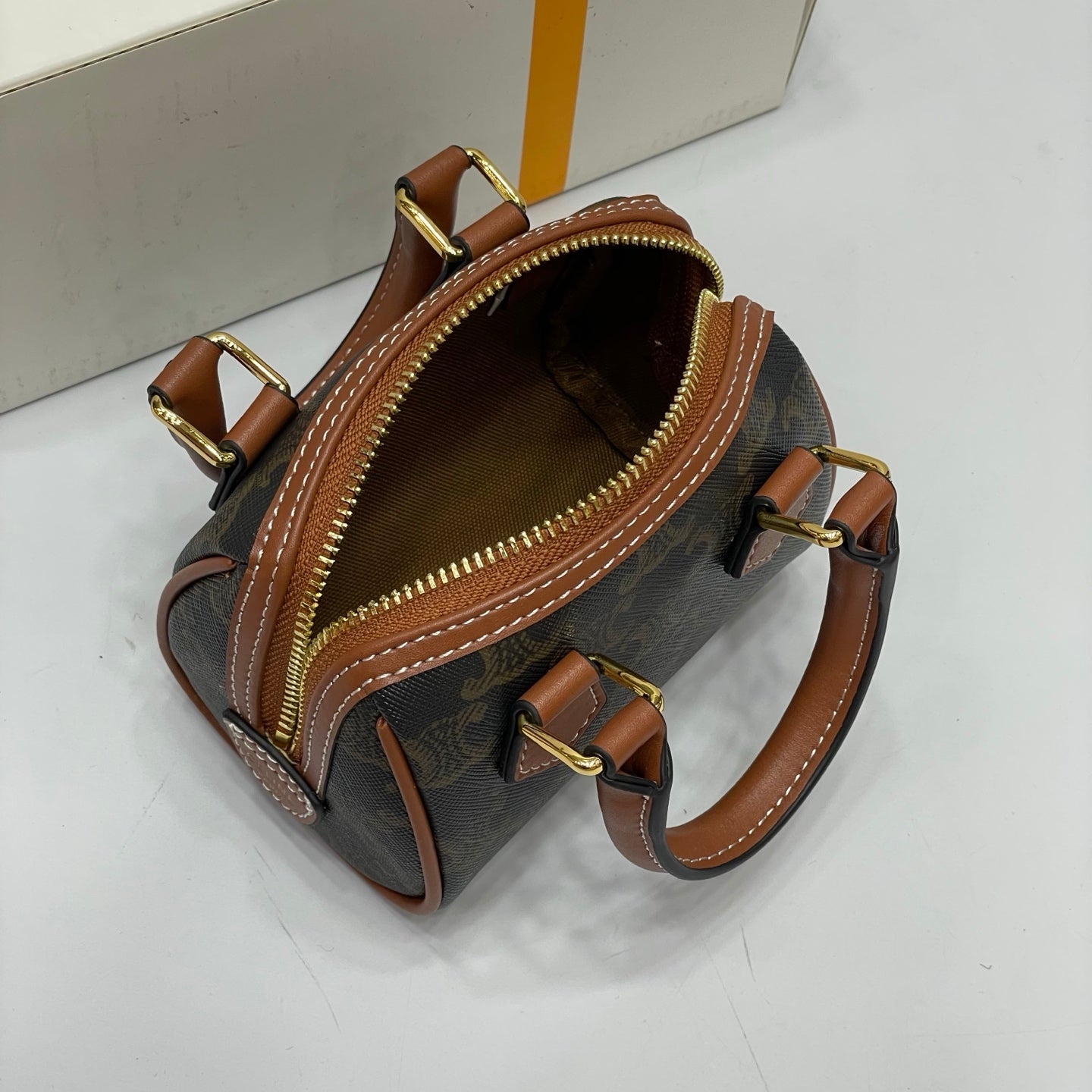 155NN27BDE Stylish leather bag