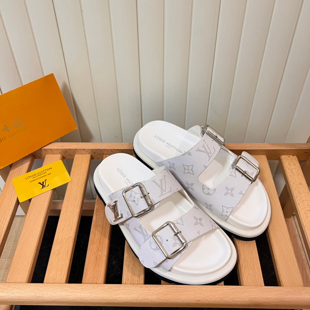 14E208ZDE Stylish Slippers