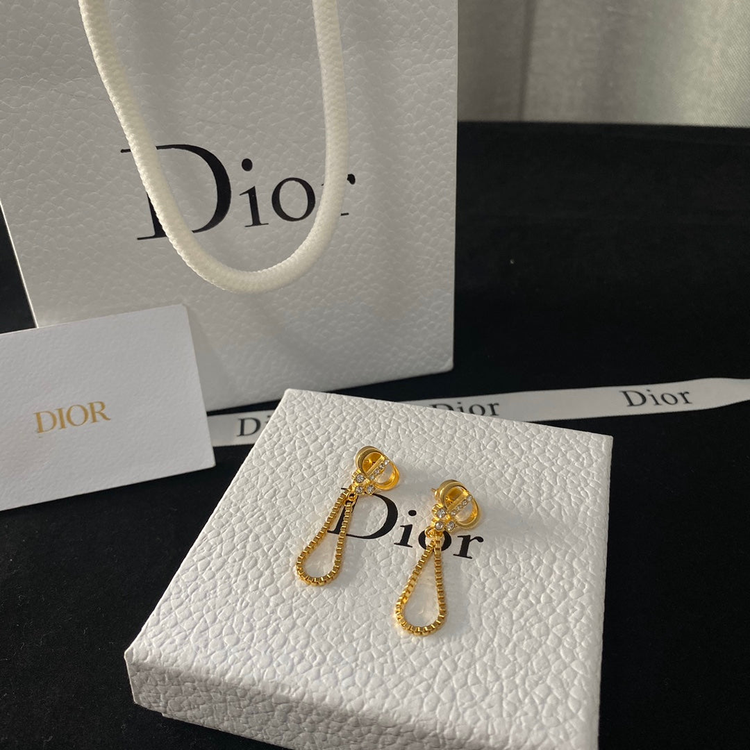 1YD328EDE Stylish Earrings