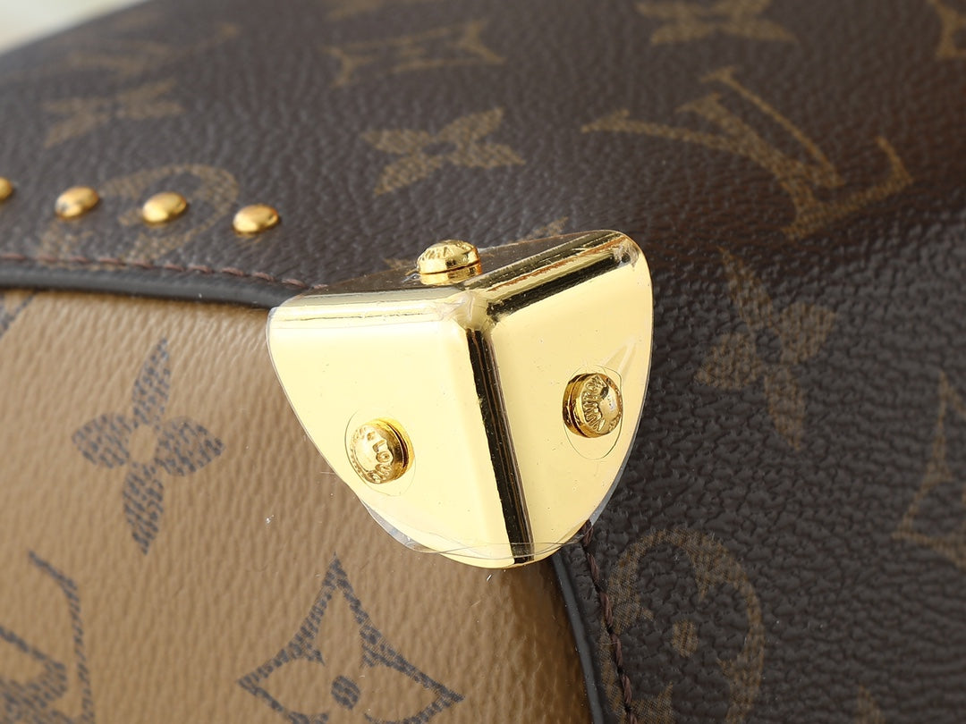 15RE52BDE Stylish leather bag