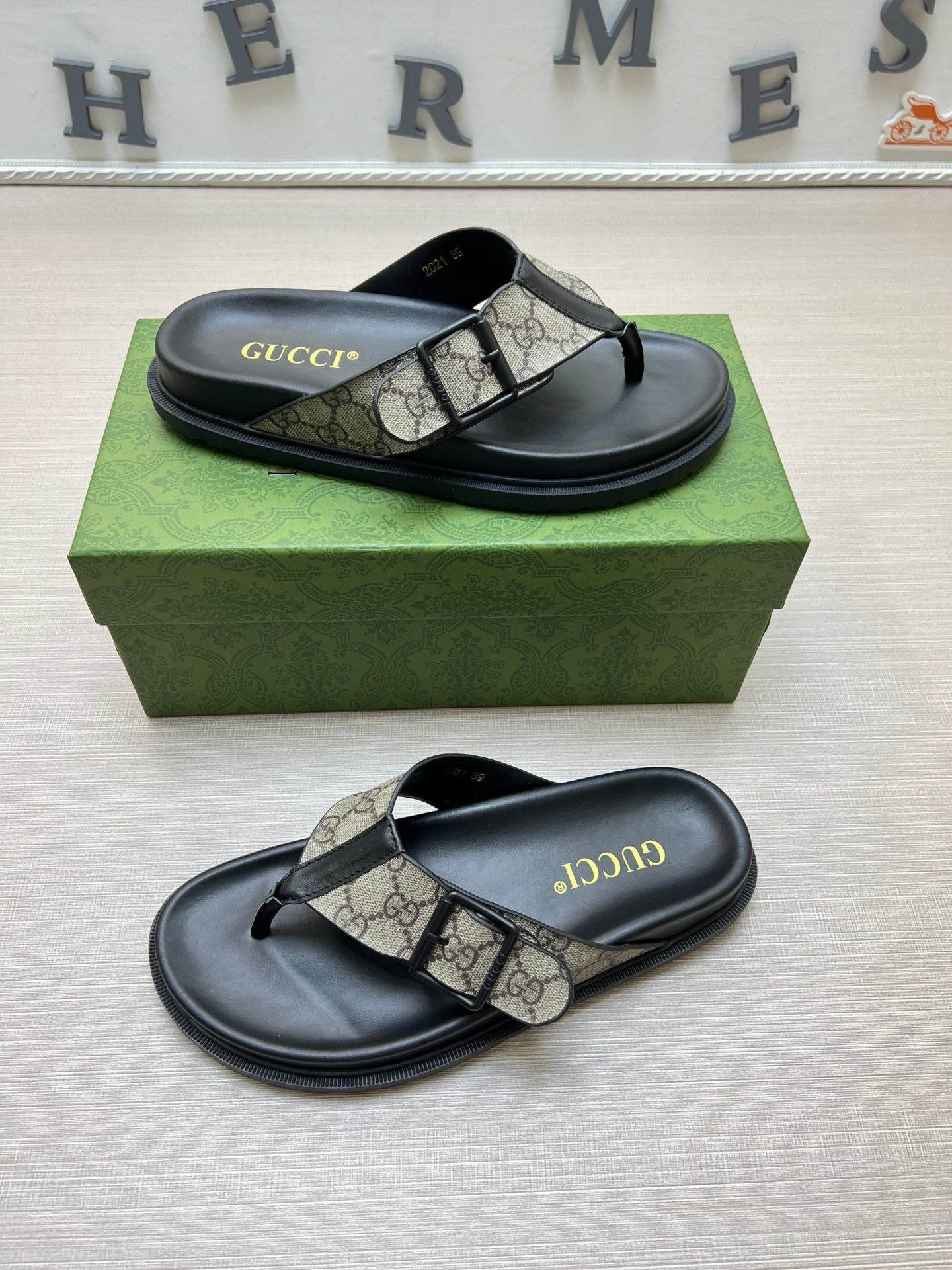 54B90ZDE Stylish slippers